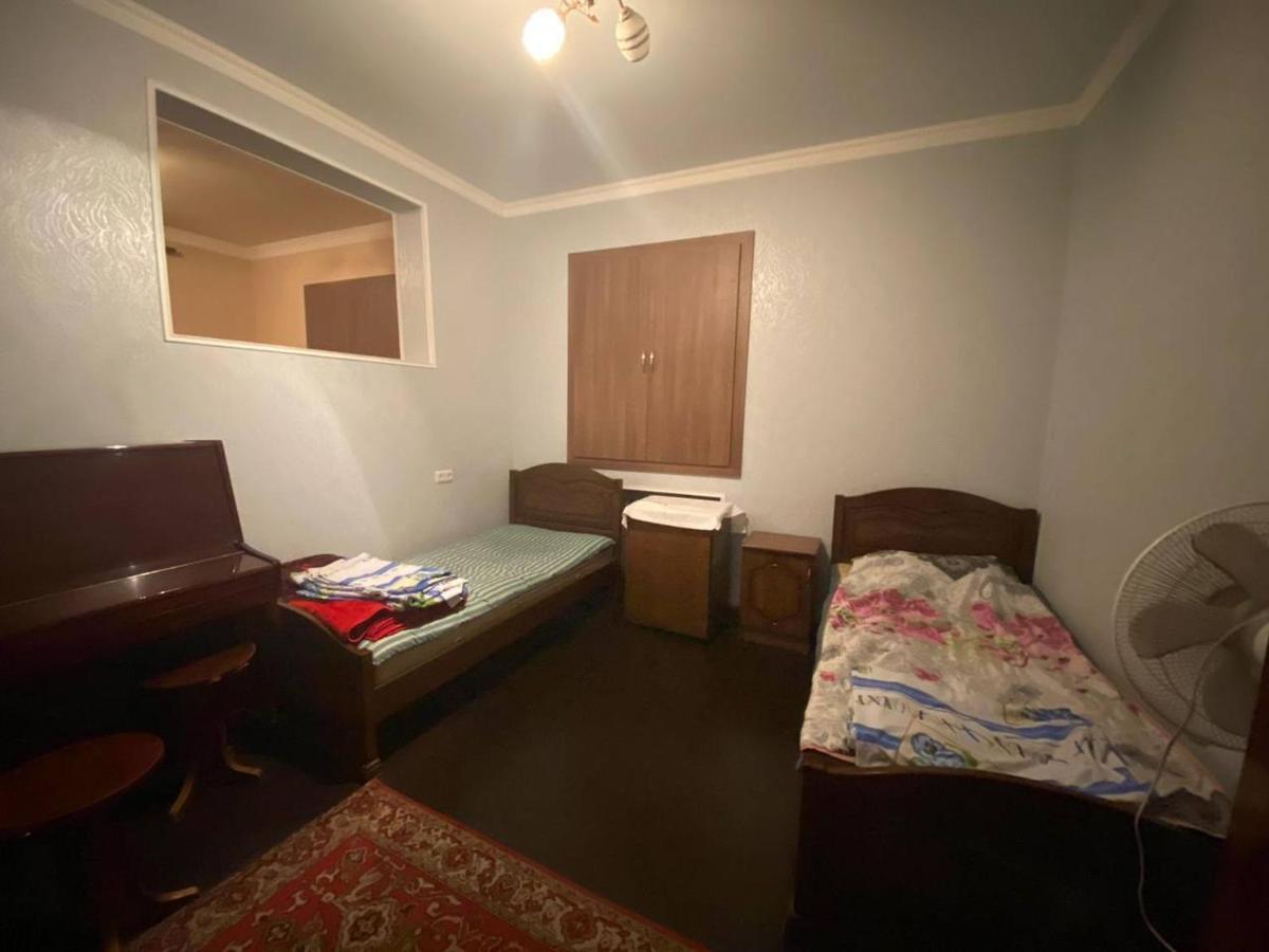 Hero Hostel เยเรวาน ภายนอก รูปภาพ